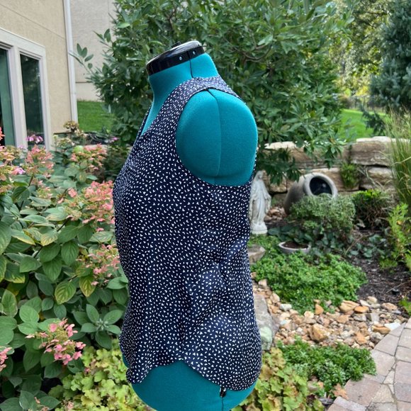 Sleeveless blouse, Banana Republic, Small - Picture 3 of 7